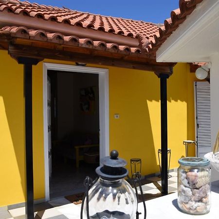 The Yellow Art Home Kalamata Esterno foto