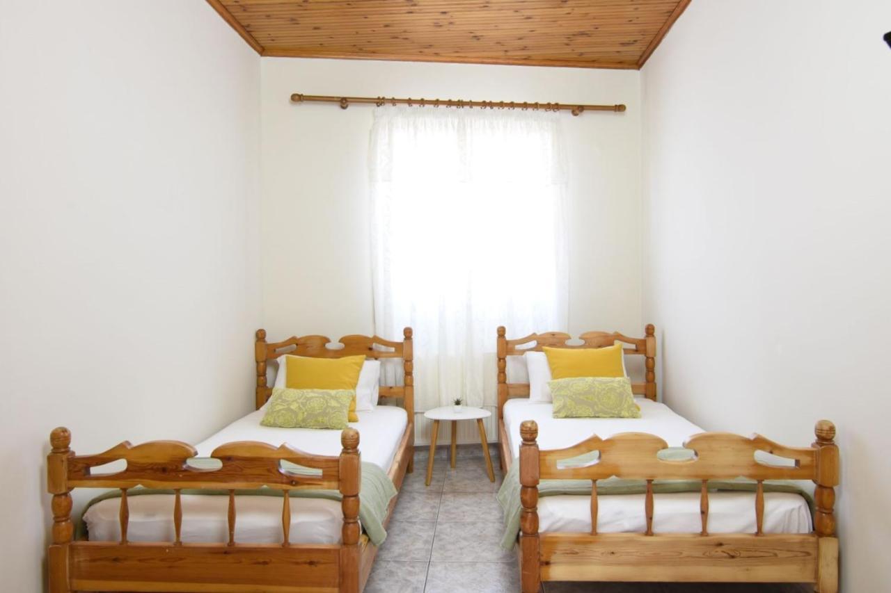 The Yellow Art Home Kalamata Esterno foto