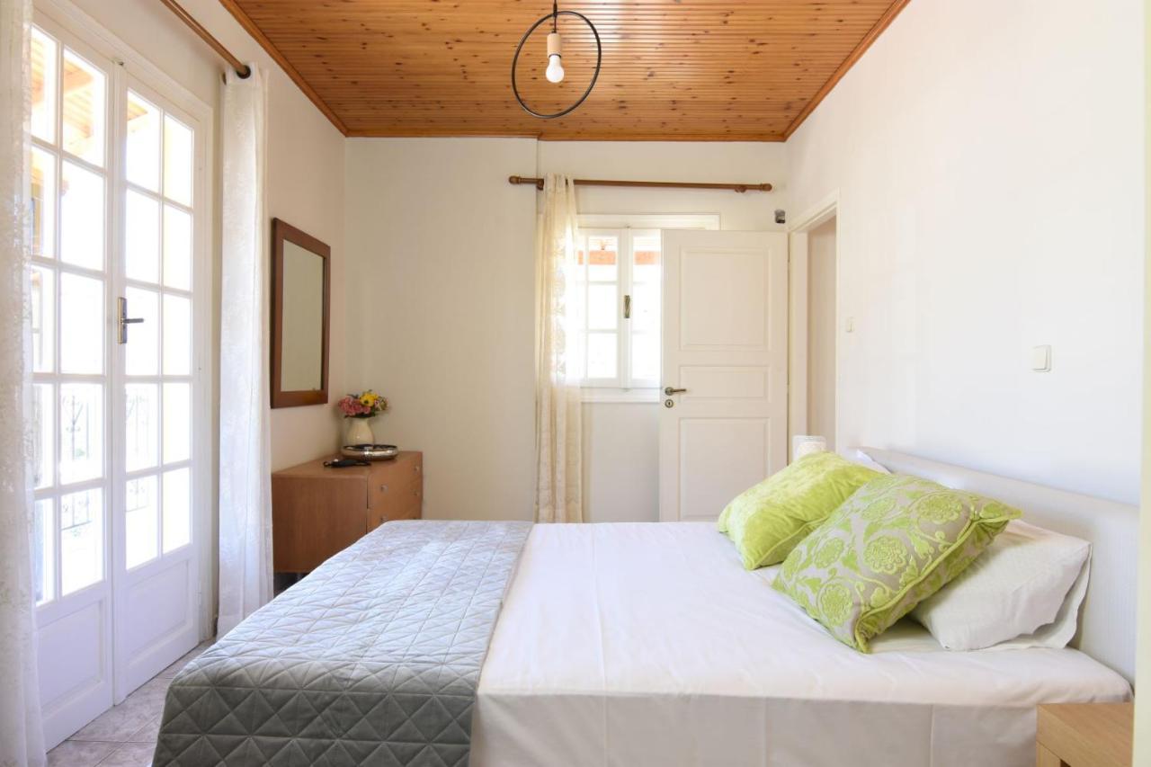 The Yellow Art Home Kalamata Esterno foto