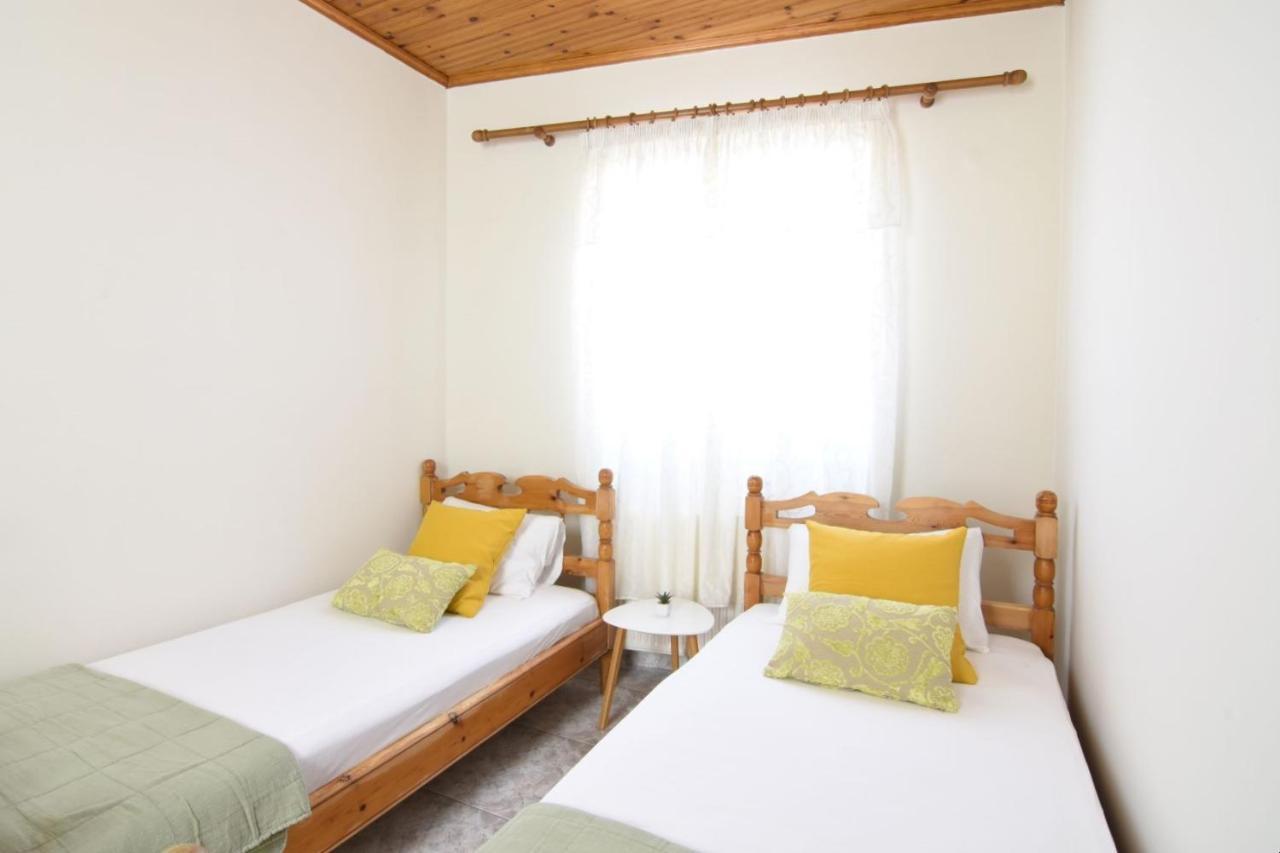 The Yellow Art Home Kalamata Esterno foto